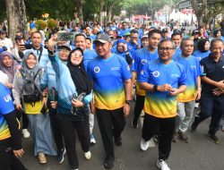 Gubernur Herman Deru Buka Jalan Sehat IKA UII, Tekankan Pentingnya Peduli Sesama