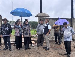 Kadin Koperasi dan UKM Bersama Sekda PALI Tinjau Pembangunan Gedung Koperasi Merah Putih
