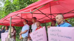 Puluhan Warga Pengabuan dan Pengabuan Timur Demo di Booster PT Medco E&P. Tuntut Penyelesaian Sengketa Lahan