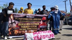 Aksi Unjuk Rasa Koalisi Masyarakat Lematang, Tuntut Pertamina Adera Rekrutmen Terbuka