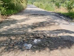 Kerap Telan Korban, Warga Desak Pemkab PALI Segera Tambal Sulam Jalan Poros Purun – Betung