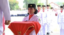 Remaja Putri Asal SMA AMANIA Sukses Emban Tugas Pembawa Baki HUT ke-81 RI di Kecamatan Abab